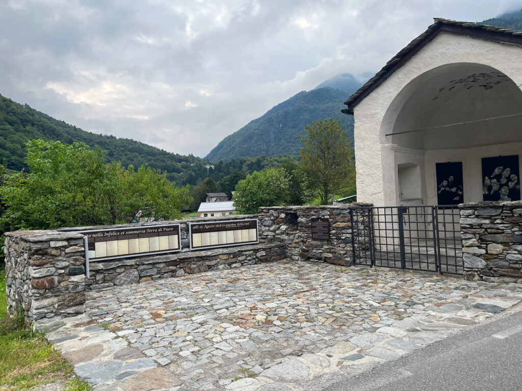 Capèla di mòort a Piuro in memoria delle vittime della frana del 1618