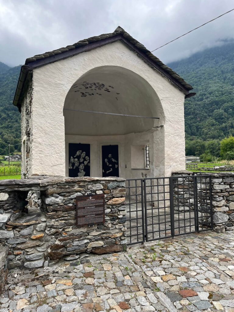 Capèla di mòort a Piuro in memoria delle vittime della frana del 1618