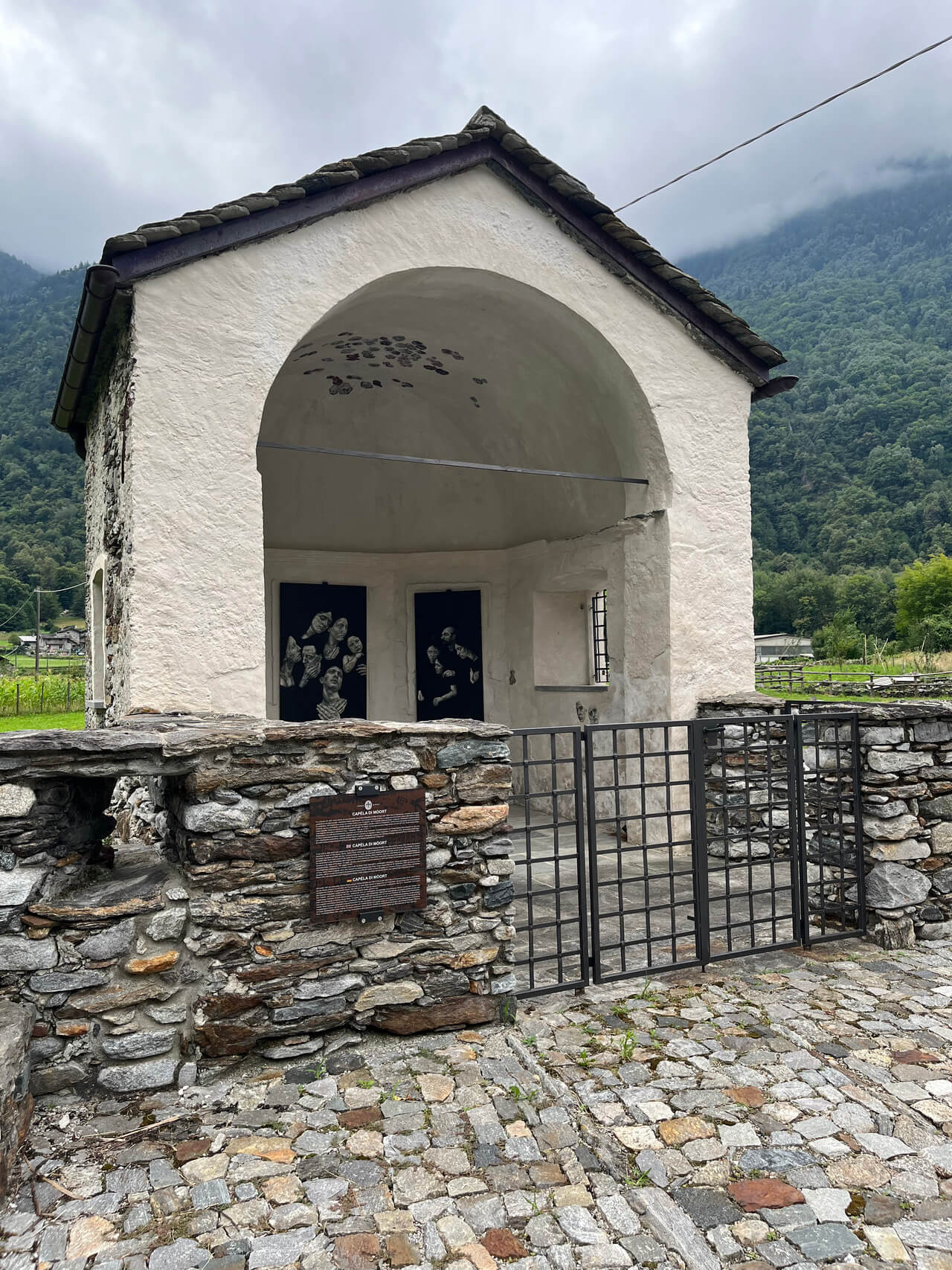 Capèla di mòort a Piuro in memoria delle vittime della frana del 1618