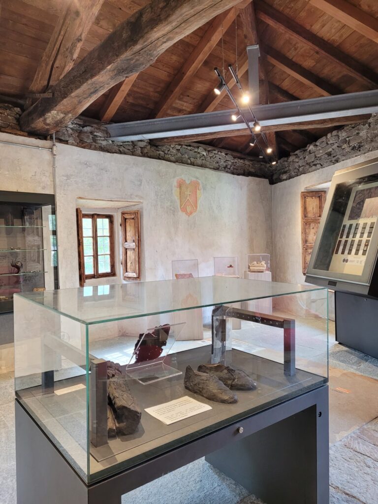 reperti della frana di piuro del 1618 conservati a palazzo vertemate